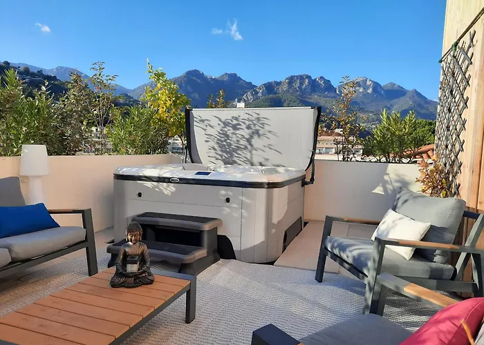 Le Penthouse De 220M2 - Jacuzzi - 3 Parkings - Climatisation - Terrasse