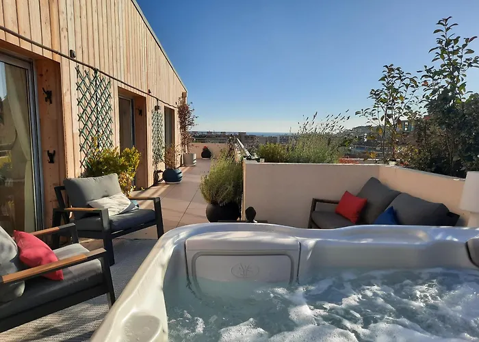 Le Penthouse De 220M2 - Jacuzzi - 3 Parkings - Climatisation - Terrasse
