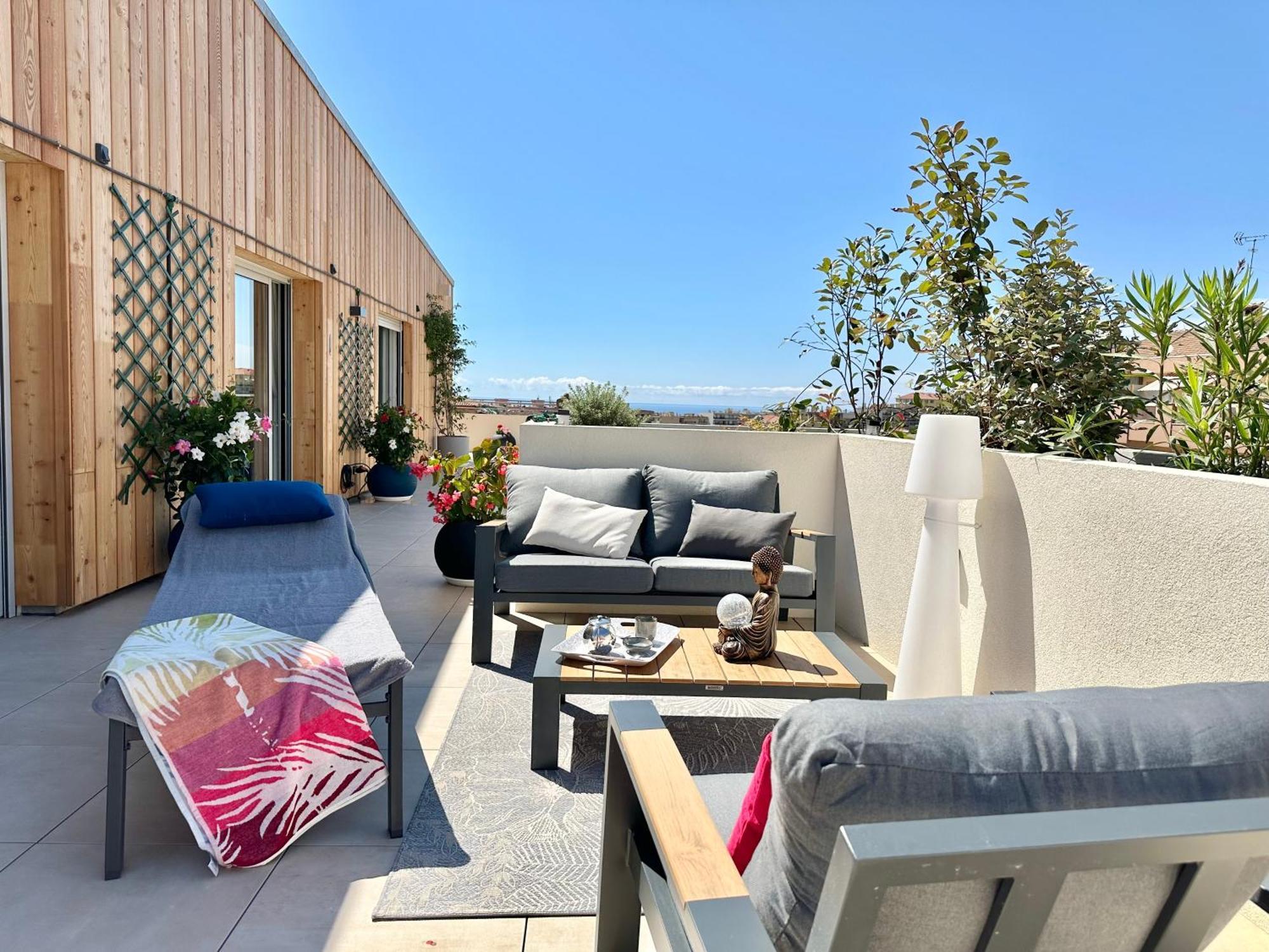 Le Penthouse De 220m2 - Jacuzzi - 3 Parkings - Climatisation - Terrasse *