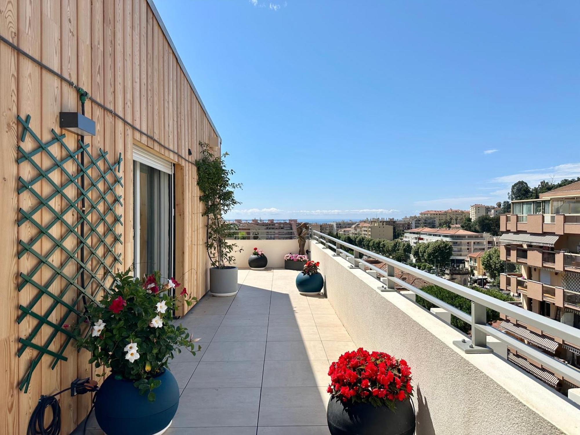 Le Penthouse De 220m2 - Jacuzzi - 3 Parkings - Climatisation - Terrasse *