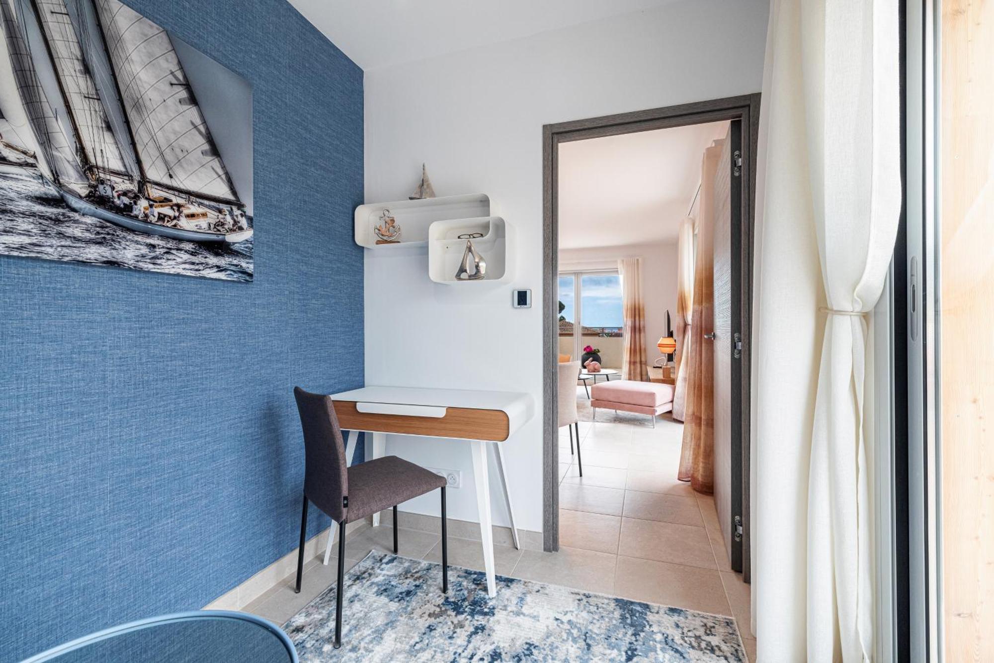 Le Penthouse De 220m2 - Jacuzzi - 3 Parkings - Climatisation - Terrasse * Menton