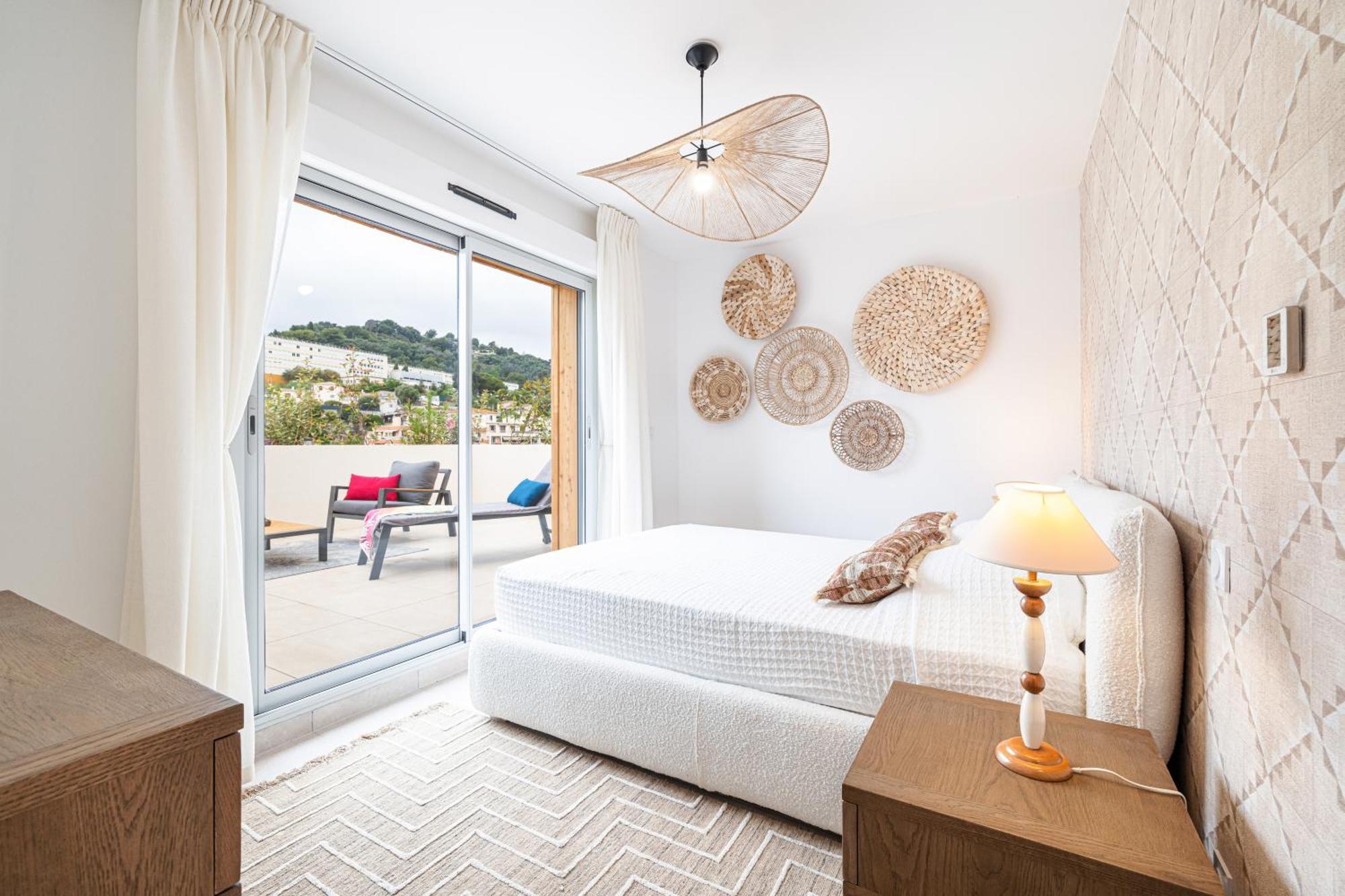 Le Penthouse De 220m2 - Jacuzzi - 3 Parkings - Climatisation - Terrasse * Menton