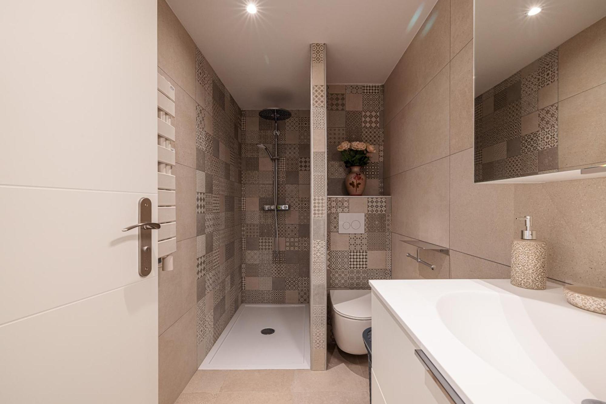 Le Penthouse De 220m2 - Jacuzzi - 3 Parkings - Climatisation - Terrasse Apartment