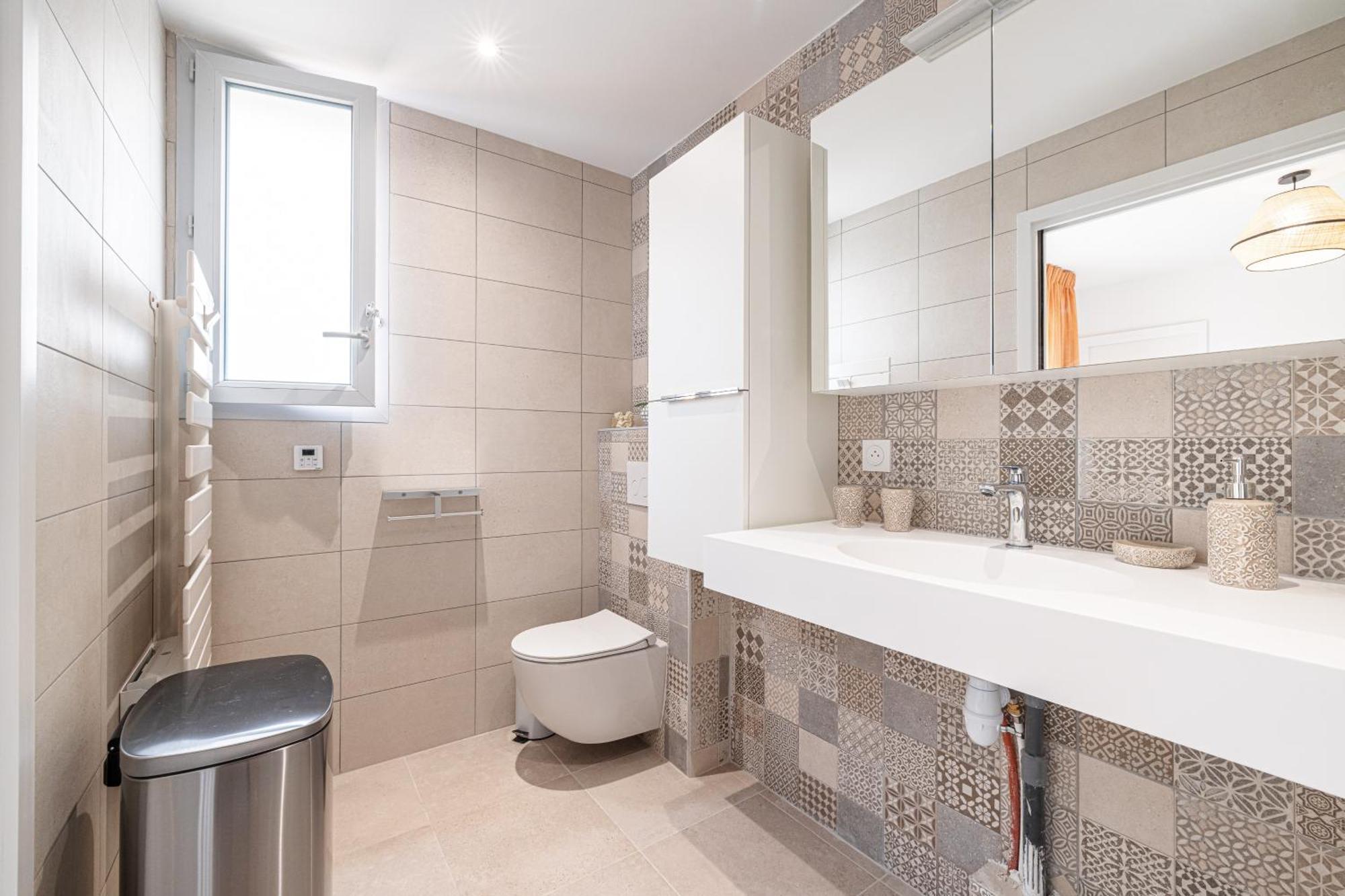 Le Penthouse De 220m2 - Jacuzzi - 3 Parkings - Climatisation - Terrasse Menton