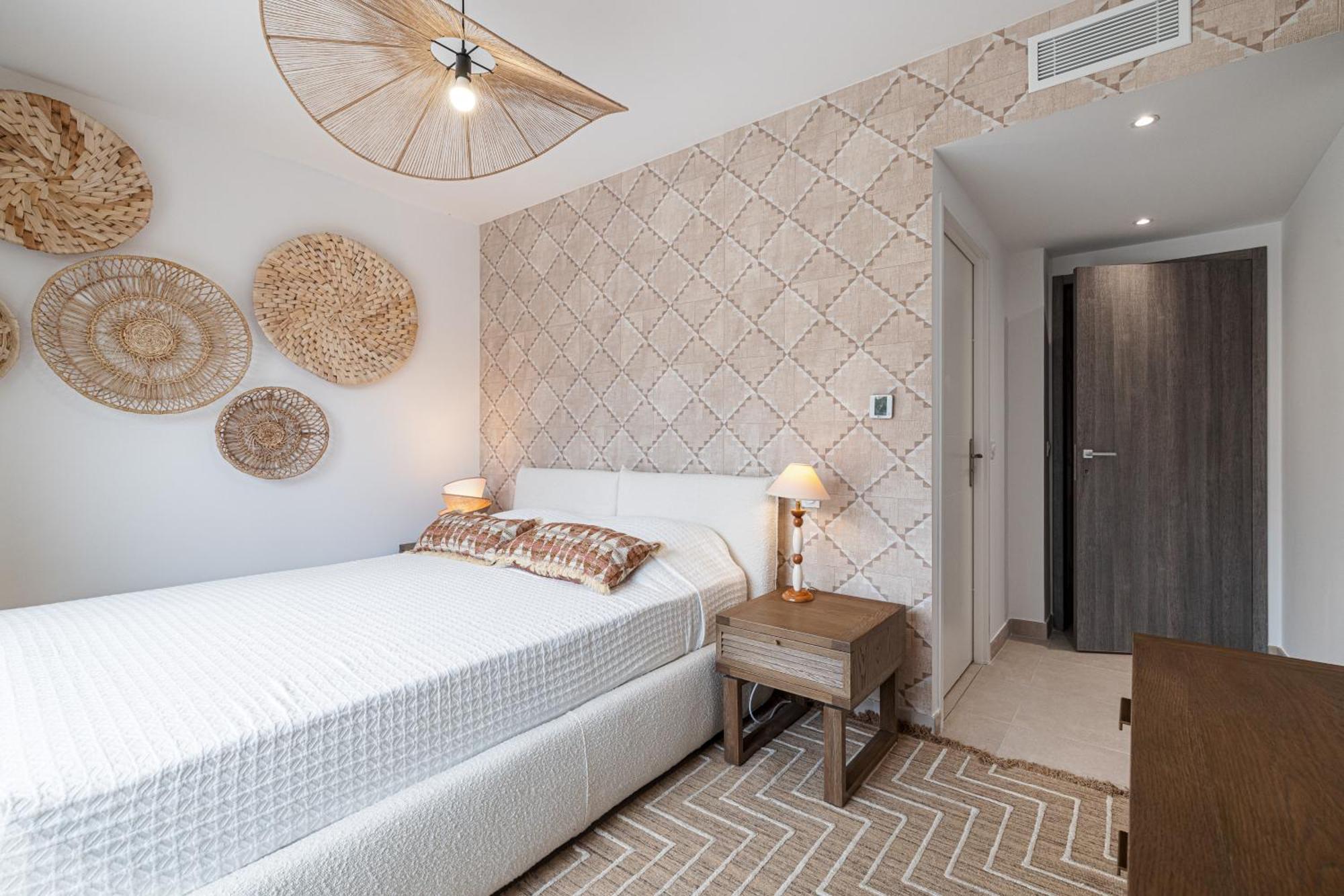Le Penthouse De 220m2 - Jacuzzi - 3 Parkings - Climatisation - Terrasse Menton