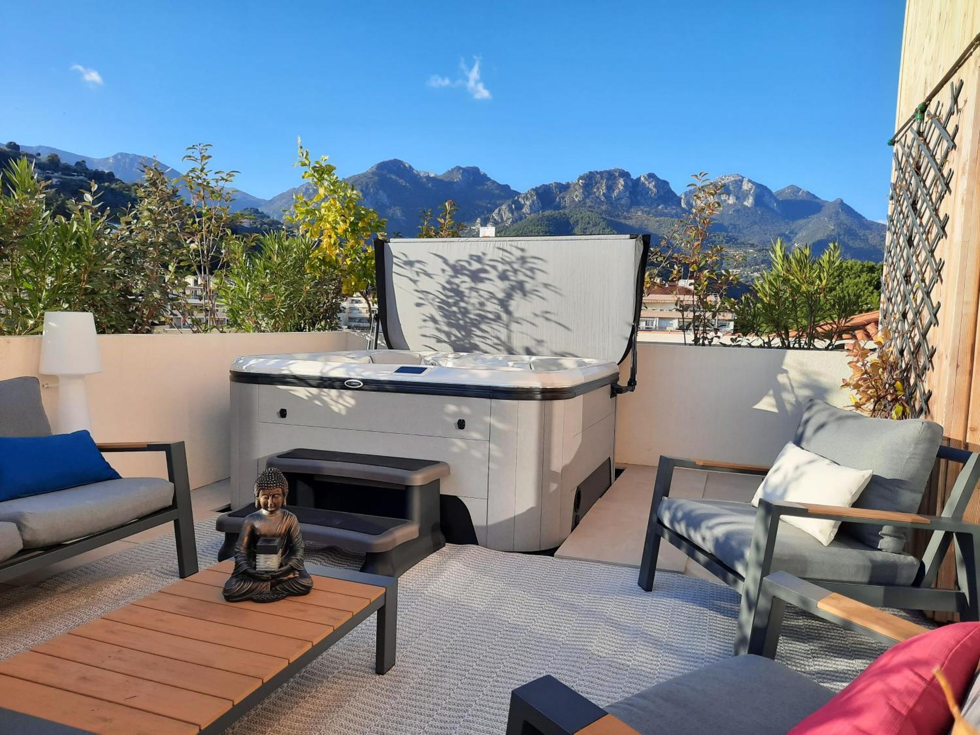 Le Penthouse De 220m2 - Jacuzzi - 3 Parkings - Climatisation - Terrasse