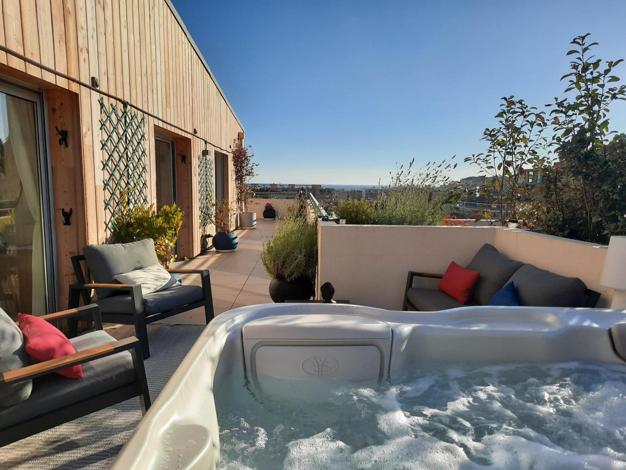 Le Penthouse De 220m2 - Jacuzzi - 3 Parkings - Climatisation - Terrasse *